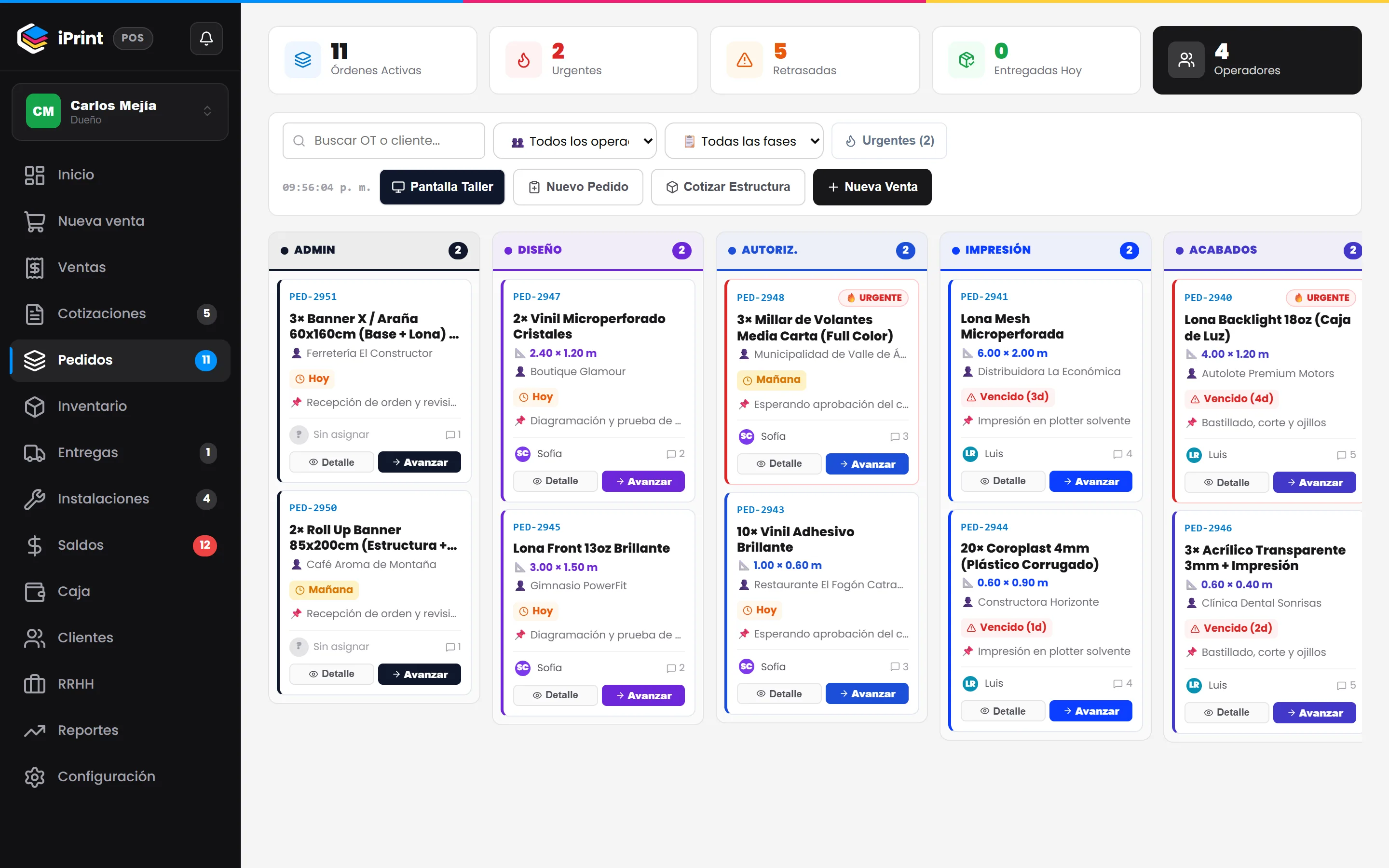Tablero de pedidos de iPrint con órdenes en las fases Admin, Diseño, Autorización, Impresión y Acabados